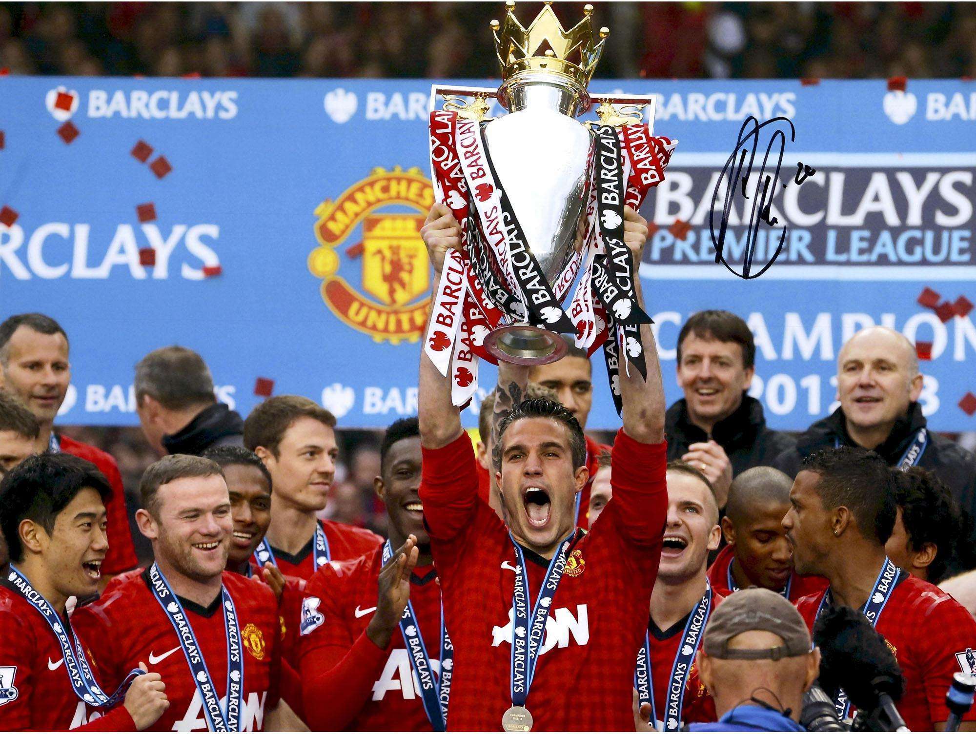 太阳报：拉什福德的劳斯莱斯因爆胎被拖走，驾驶员身份未知.