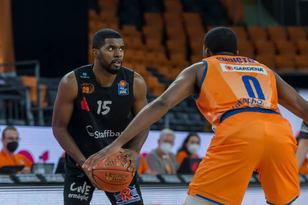 曾短暂效力 曾短暂效力