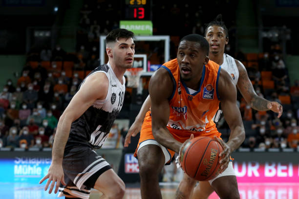 但现实中 但现实中