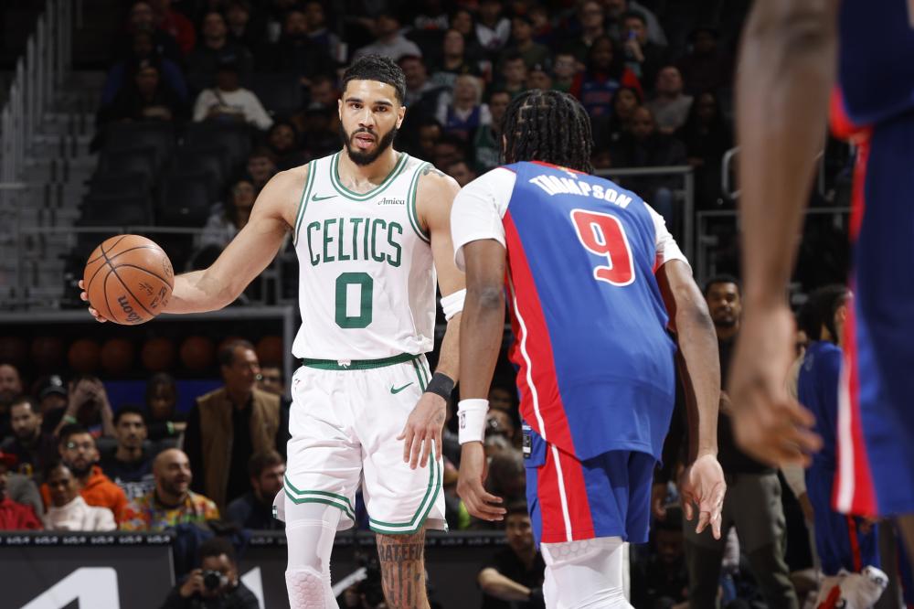 卡西致敬小白：能与你在场内场外分享这么多时刻是我的荣幸